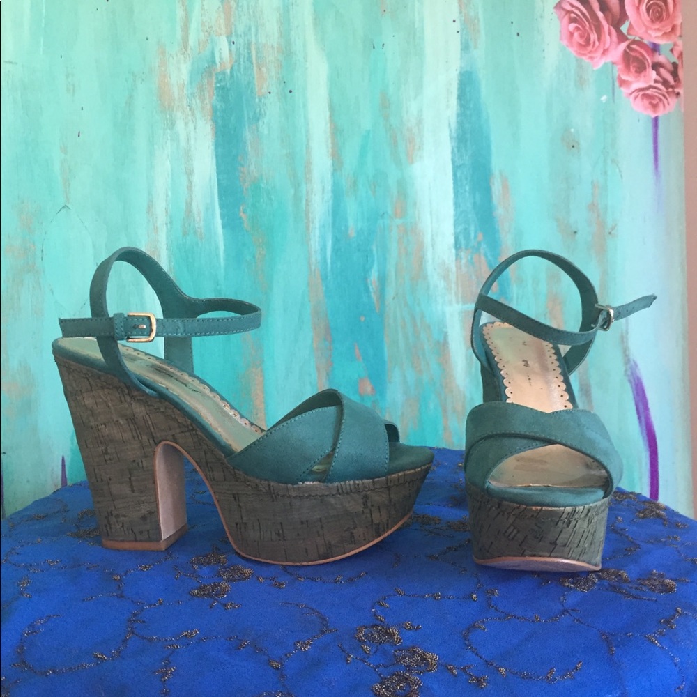 Shoes - Picture 3 of 5